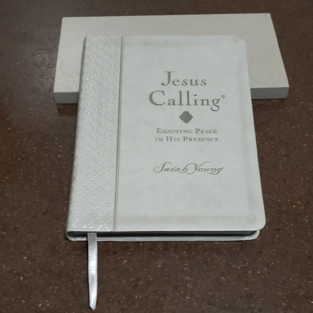 Jesus Calling: Enjoying Peace in His Presence (Comfort Size Print)